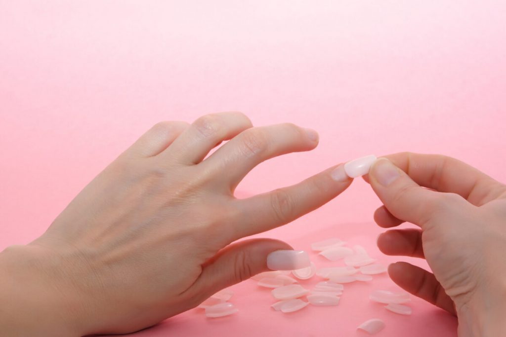 Evde Takma Tırnak Nasıl Takılır?