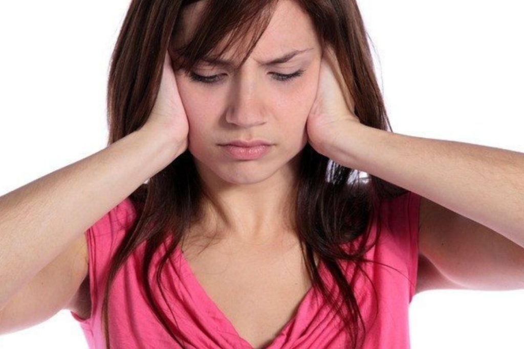 Kulak Çınlaması Neden Olur? Belirtileri, Tedavi Yöntemleri ve Yaşam Kalitesine Etkisi;